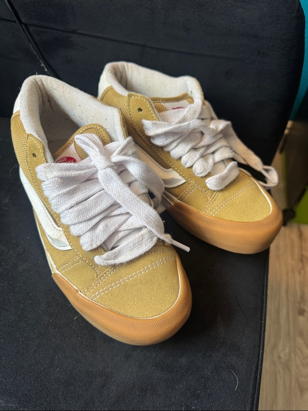 Boys vans size 4